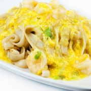 Flat Rice Noodles with Prawns & Scrambled Eggs 滑蛋虾球炒河