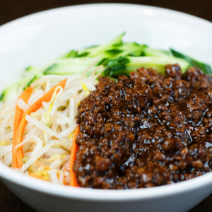 102. Minced Pork and Vegetable with Sweet Bean Sauce on Noodle 炸酱面