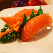 Salmon Nigiri (2 pcs)