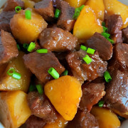 A3.  Beef and Potato Stew / 牛肉炖土豆 