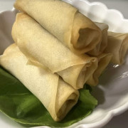 8. Vegetable Spring Rolls (6 pcs) 蔬菜春卷