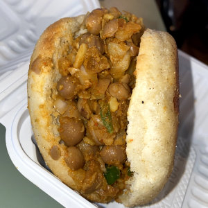 Bun Chole (2 buns)