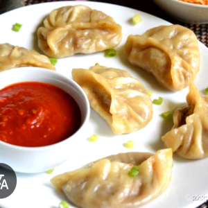 Vegetarian Momos (8 pcs)