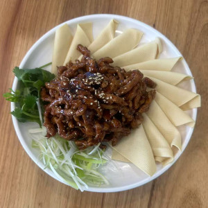 B10. Shredded Pork with Beijing Sauce / 京酱肉丝 