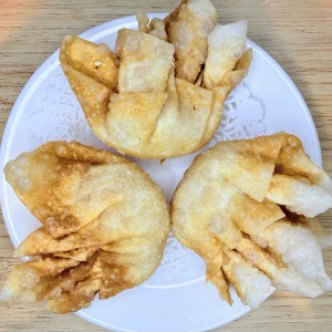 46. Deep-Fried Shrimp Wonton (3 pcs) 香炸蝦角