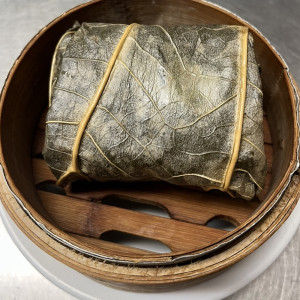 D30. Sticky Rice Wrapped in Lotus Leaf (1 pc) 素糯米雞