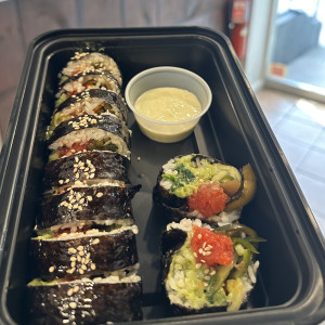 K5. Tuna Avocado Roll