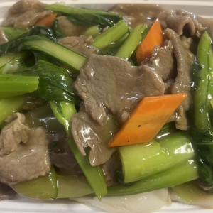 32. Beef Rice Noodles with Mixed Greens