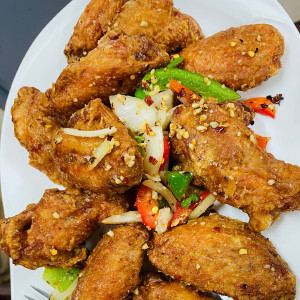 6. Deep-Fried Chicken Wings 炸鸡翼