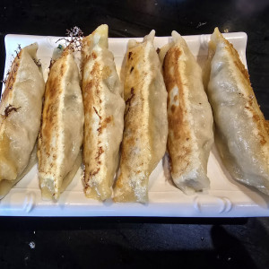 131. Guotie Pork and Leek (6 pcs) 鮮肉韭菜鍋貼 6個
