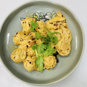 8. Wonton in Chili Oil Sauce 抄手