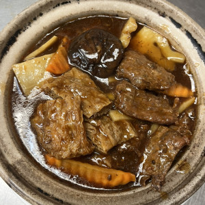 L7. Bean-Curd and Mushroom Stem Casserole with XO Sauce 豆包羊腩煲