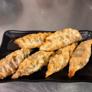 2. Crispy Gyoza with Beef (6 pcs) 炸饺子