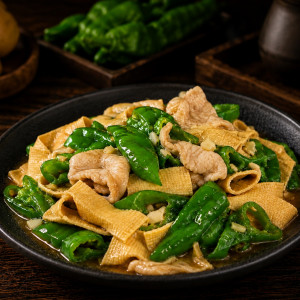 C06. Stir-Fried Tofu Skin with Green Peppers 尖椒干豆腐