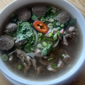 103. Rare Beef and Beef Balls Rice Noodle Soup (Phở T&aacute;i B&ograve; Vi&ecirc;n)