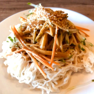 38. Soupe de nouilles froides au beurre d'arachide / Cold Peanut Butter Noodles Soup