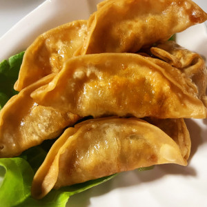 2. Crispy Gyoza with Chicken (7 pcs) 香脆鸡肉饺子