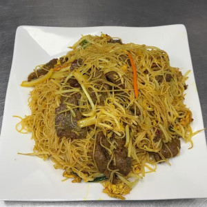 N12. Singapore Beef Rice Noodles