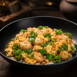 G11. Spicy Stir-Fried Shrimp & Egg 辣爆虾仁鸡蛋盖