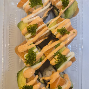 Deluxe Rainbow Roll (8 pcs)
