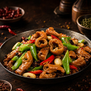 A04. Stir-Fried Pork Intestine with Hot Green Peppers 辣爆尖椒肥肠 (中辣)