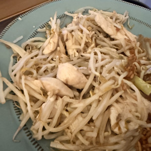 Poulet aux f&egrave;ves germ&eacute;es (chop suey) / Chicken with Bean Sprouts (Chop Suey)