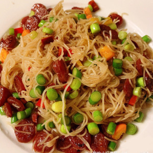 8. Pan-Fried Rice Noodles with Cantonese Sausage 腊肠炒粉