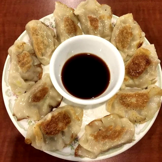 Pan Fried Dumplings with Dip (12 pcs)
