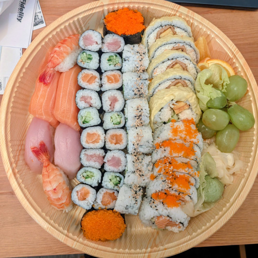 70. Pearl (6 rolls & 8 pcs sushi)