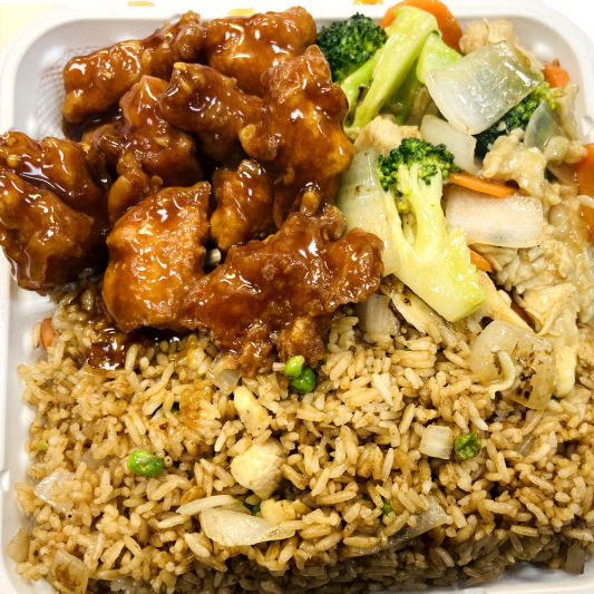 C9. Vegetables Spring Roll, Chicken with Broccoli and General Tao's Chicken