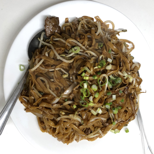 Stir-Fried Rice Noodles with Beef