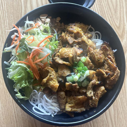 112. Grilled Pork with Vermicelli (B&uacute;n Thịt Nướng)