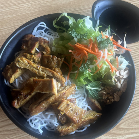 115. Grilled Chicken with Vermicelli (B&uacute;n G&agrave; Nướng)