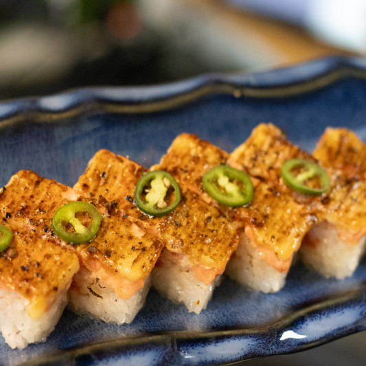 Salmon Oshi Sushi (6 pcs)