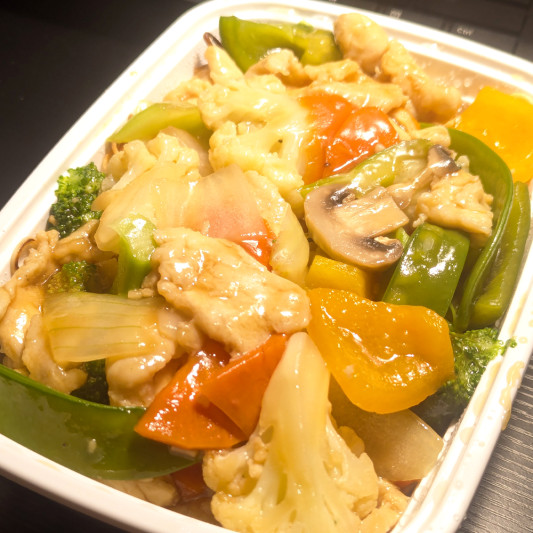 76. Fried Egg Noodles with Chicken
