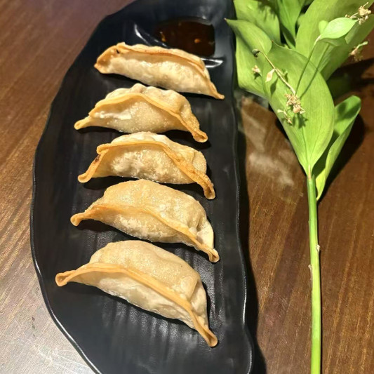 2. Crispy Gyoza with Pork (7 pcs) 炸饺子