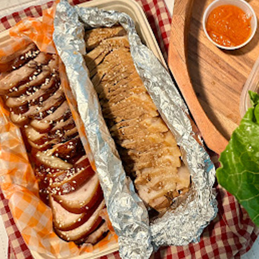 Braised Pig&rsquo;s Trotter and Pork Belly (족발 수육 콤보)