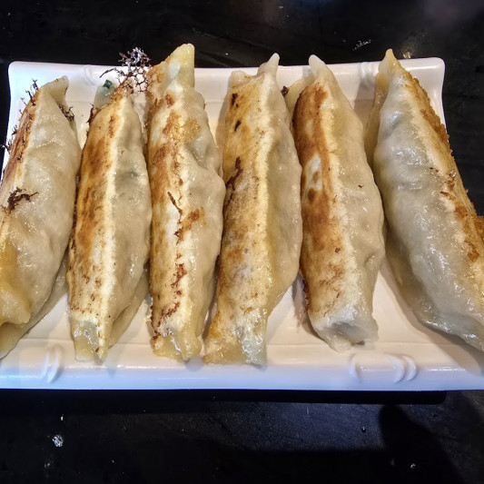131. Guotie Pork and Leek (6 pcs) 鮮肉韭菜鍋貼 6個