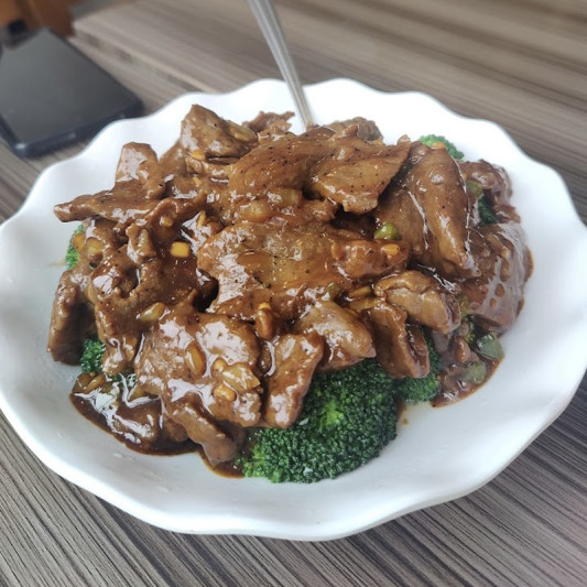 B18. Stir-Fried Beef with Black Pepper Sauce