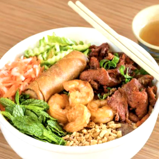 B6. Grilled Shrimp & Egg Roll / B&uacute;n T&ocirc;m Nướng Chả Gi&ograve;