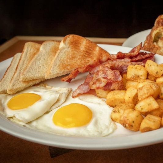 Bacon and Egg Breakfast Cai's Kitchen in Nova Inn