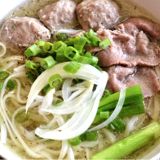 P3. Rare Steak & Beef Ball / Phở T&aacute;i B&ograve; Vi&ecirc;n