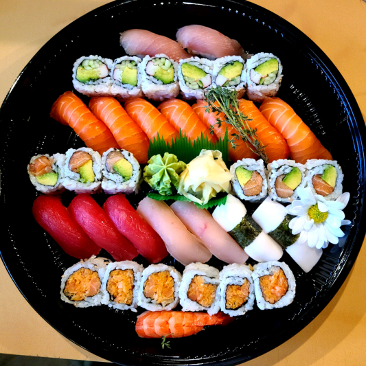 SM1. Sushi & Maki Platter A (35 pcs+2 Miso)