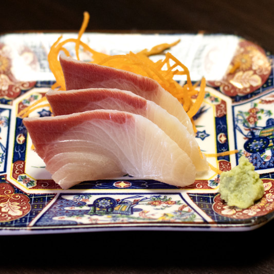 Hamachi Sashimi (3 pcs)