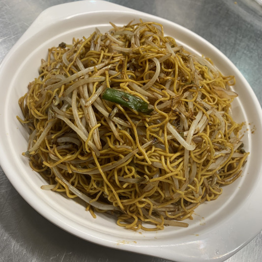Lo Mein Noodles with Bean Sprouts & Soy Sauce