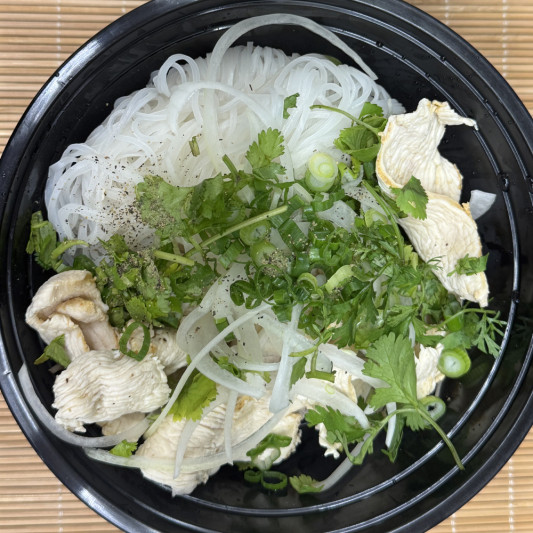 P12. Phở G&agrave;