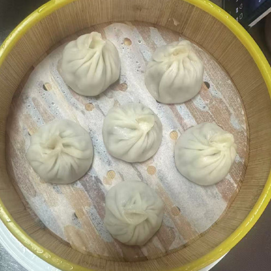F25. Xiao Long Bao (6 pcs) / 小笼包(6个) 