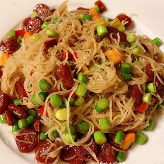 8. Pan-Fried Rice Noodles with Cantonese Sausage 腊肠炒粉
