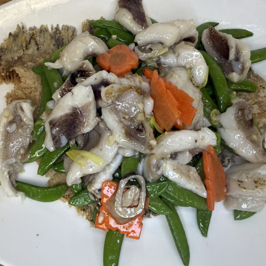 B. Slice of Sole Served with Crispy Bones 原條骨香龍利球