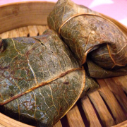 E3. Sticky Rice in Lotus Leaf 糯米鸡